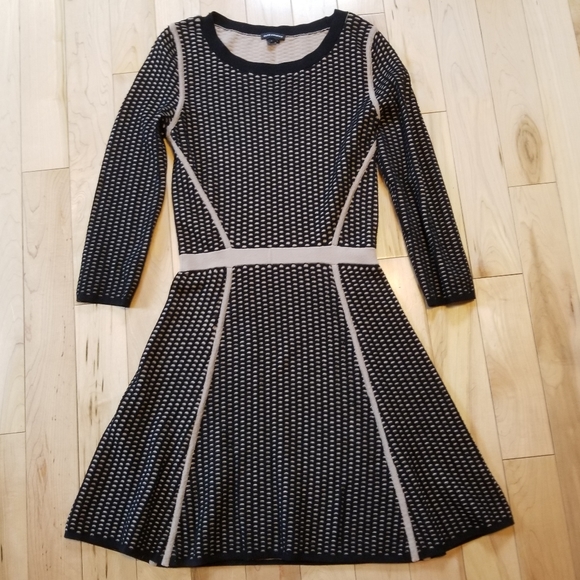 Club Monaco Dresses & Skirts - Club Monaco textured black tan fit flare dress Med